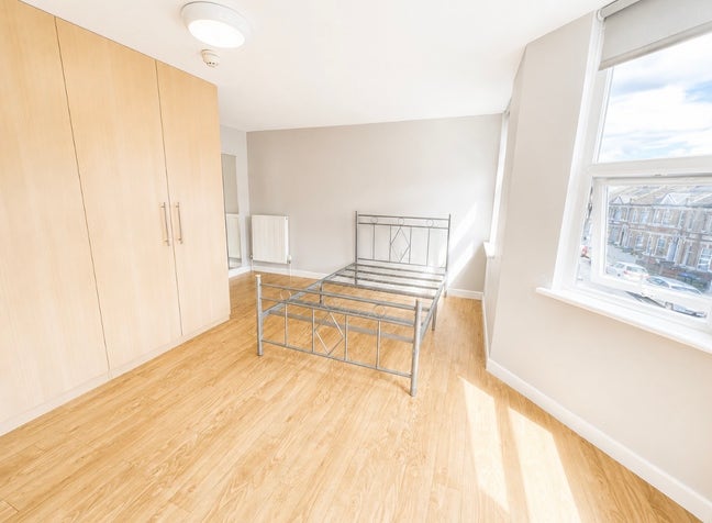 Large Ensuite Double Room! Main Photo