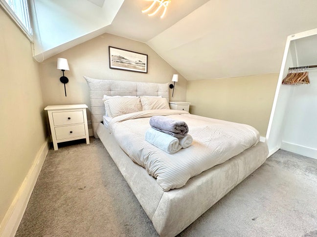 *All Bills Included* Lovely 2 bedroom Main Photo