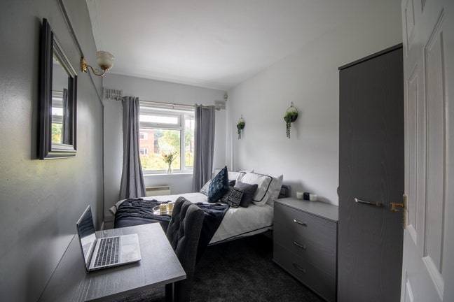71 Beech Ave | Refurbished Room in 2 Bed Apartment Main Photo