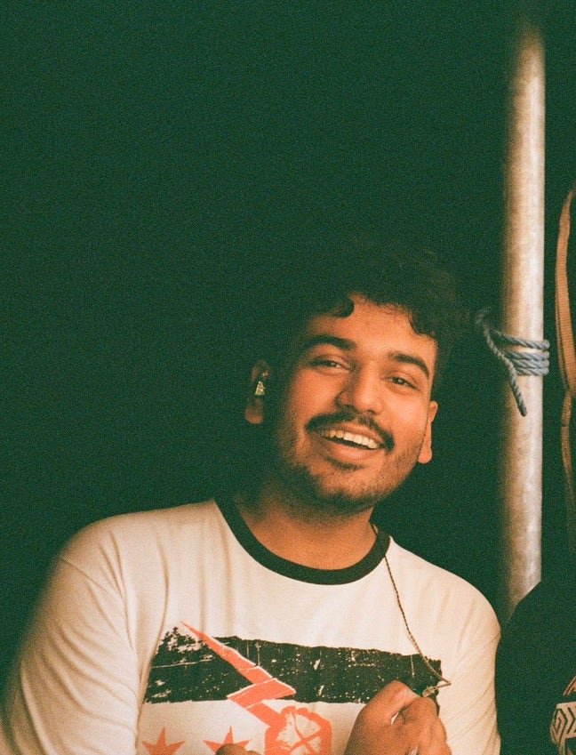 looking for a room in a share or studio! Main Photo