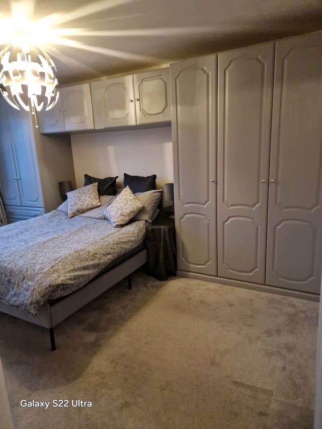 Large double room with good storage Main Photo