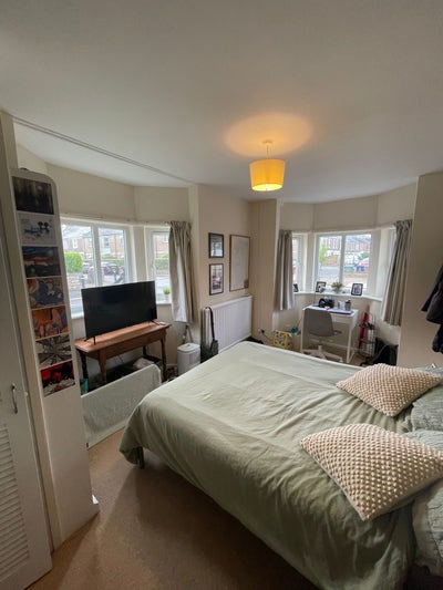 Large double room close to town Main Photo