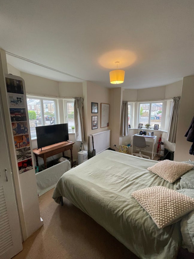 Large double room close to town Main Photo