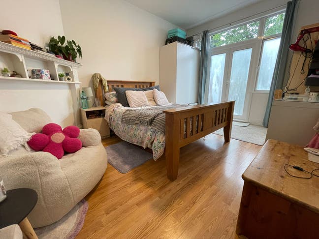 Bright Large Double Room, Perfect for City Main Photo
