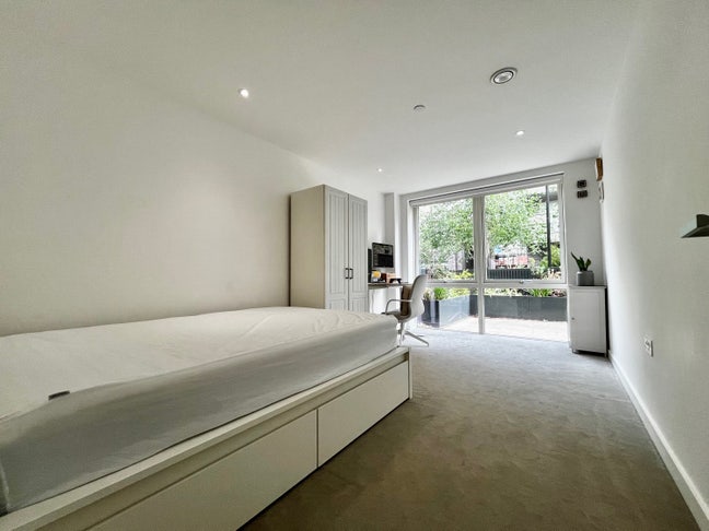 Bright & Quiet Room in Clean Home – All Bills Incl Main Photo