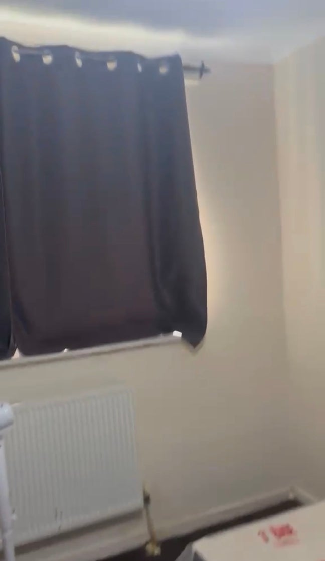 1 bed space is available in 2 sharing room  Main Photo