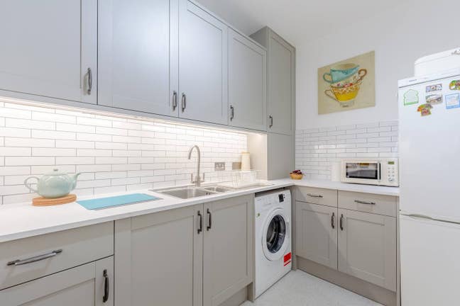 Shadwell, E1, Spacious & Modern 3 Bed Apartment Main Photo