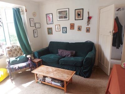 Sunny room in queer communal house Main Photo