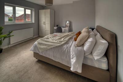 Stunning 4-bed house to rent as a whole Main Photo