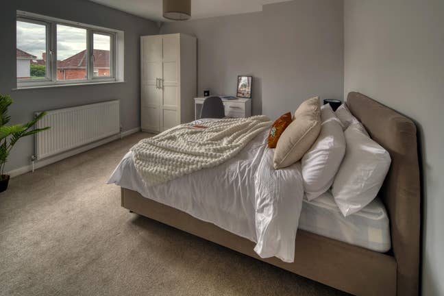 Stunning 4-bed house to rent as a whole Main Photo