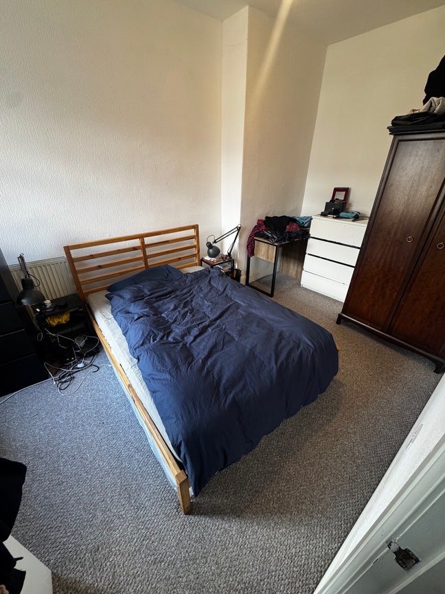 2 double bedrooms in quiet LGBTQ+ household Main Photo