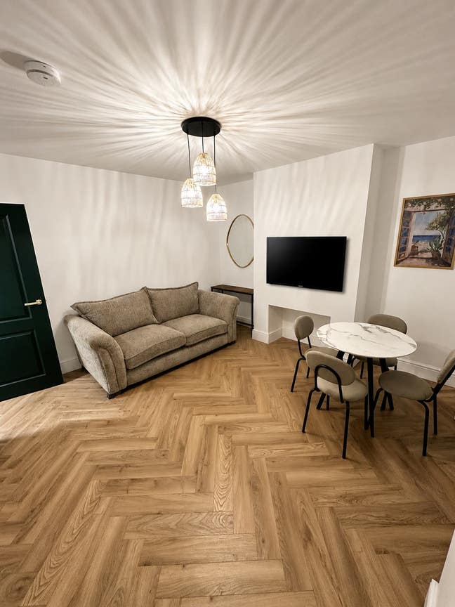 Modern Double Rooms in Spacious 4 bed House Main Photo