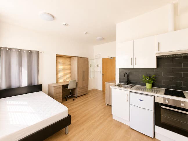 Stunning Modern Studio - Dagenham RM8  Main Photo
