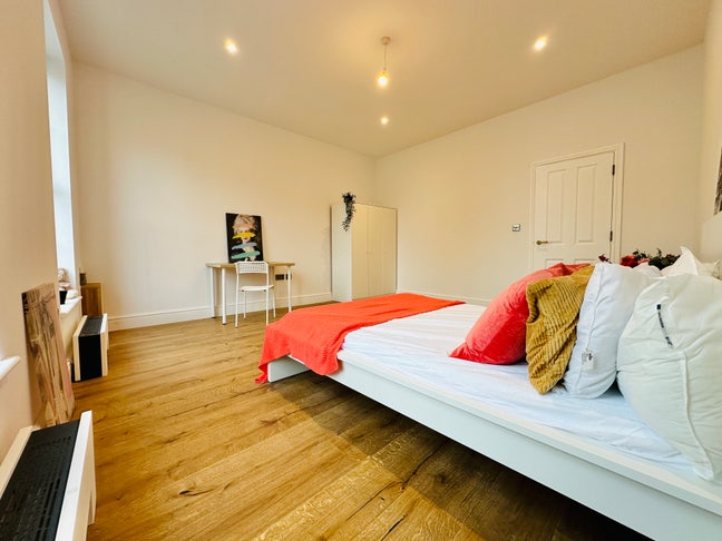 ❤️Huge Double Room ❤️ Close to Central Main Photo