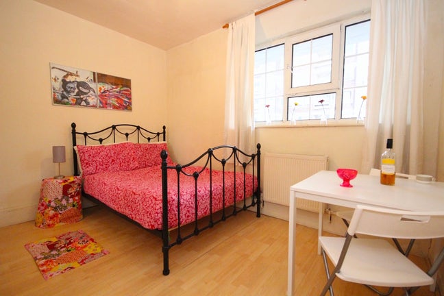 Large 3 Bedroom flat in Deptford  Main Photo