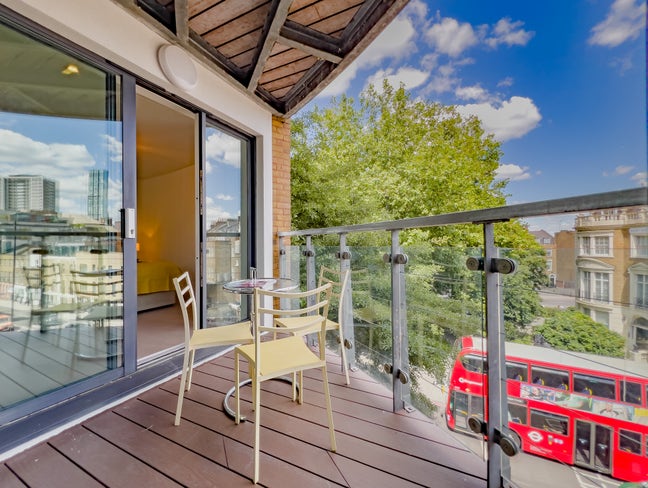 Balcony 🧹24/7Concierge 🌳Garden 🚲Bike Storage Main Photo