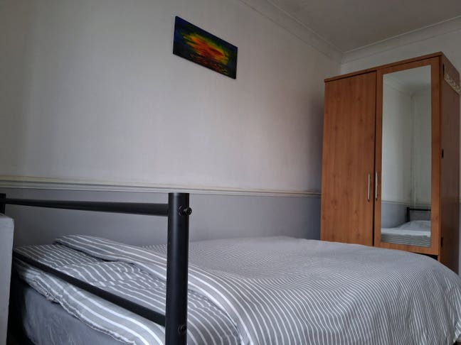 Large Room all inclusive near Sutton High street  Main Photo