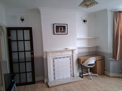 Large Room all inclusive near Sutton High street  Main Photo