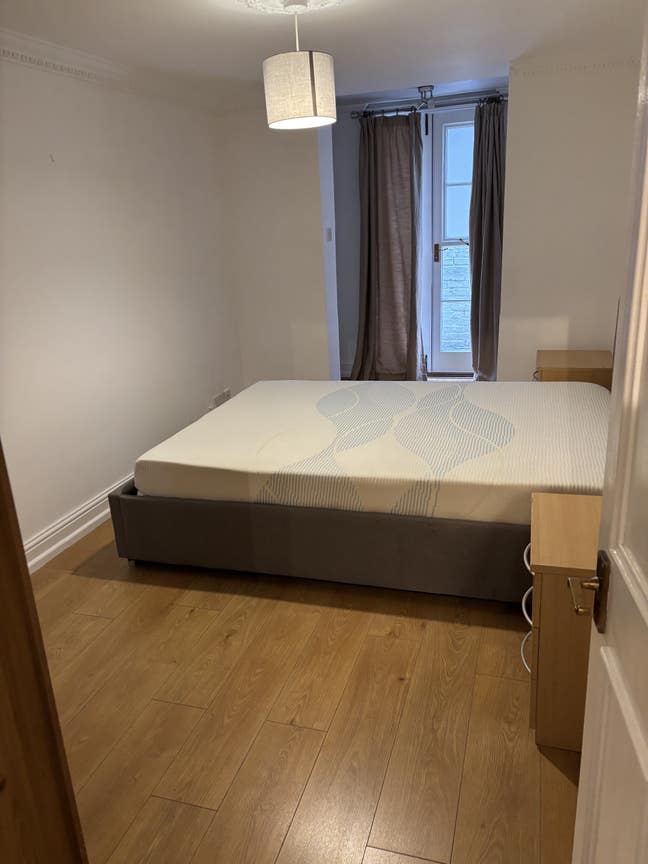 Master Bedroom in Pimlico  Main Photo