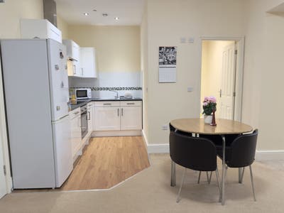 Studio ideal for single occupant or couples Main Photo