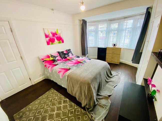 🌟 Double room (single use) in Hanger Lane – Zone  Main Photo