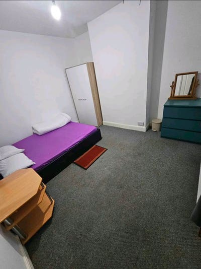 1 Big room near Wellingborough train station  Main Photo