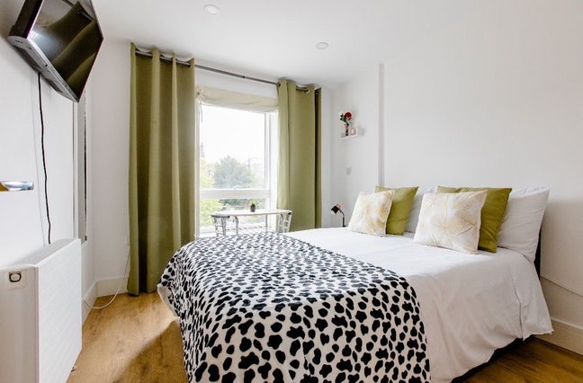 🏡 2 Bedroom Flat to Let in – Clapham North Main Photo