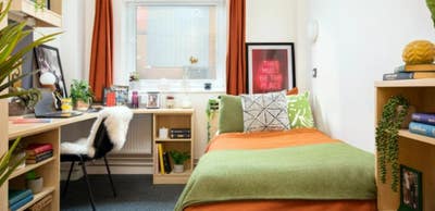 Large Ensuite room available for &pound;140 ONLY! Main Photo