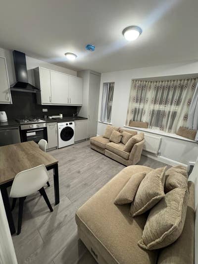 *Modern 1 Bedroom Flat Avaiable Now in IG3 9  Main Photo