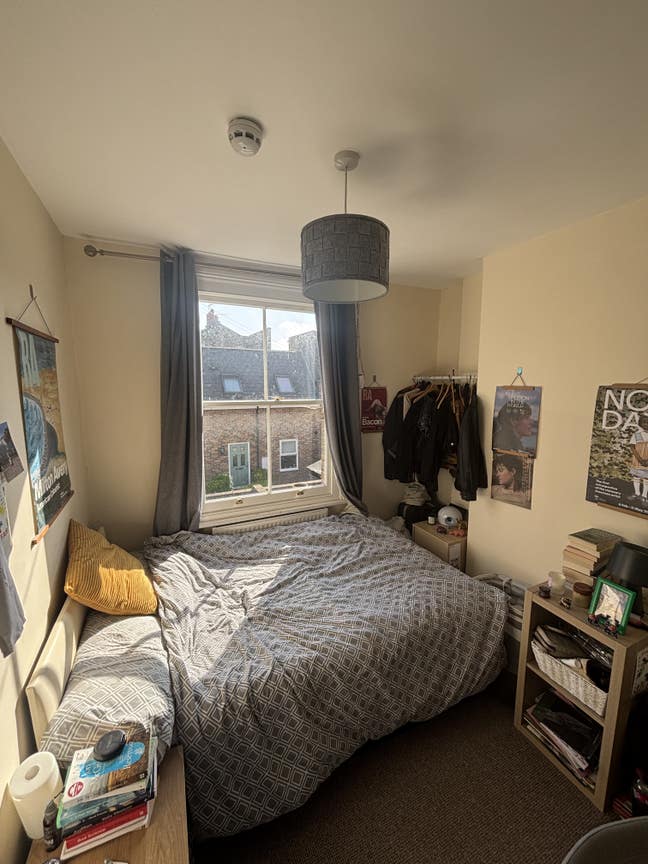 Lovely bright room in 5 person Mile End houseshare Main Photo