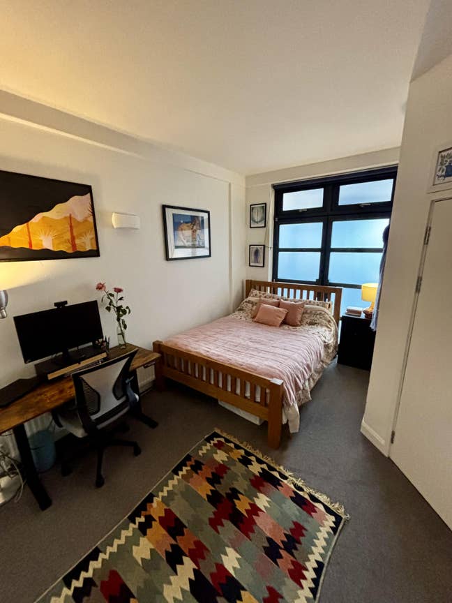 Ensuite double in our LGBTQ+ home in Shoreditch Main Photo