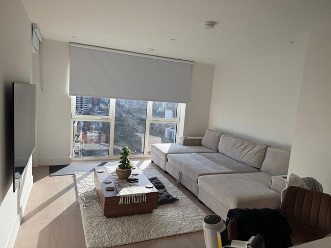 Modern Furnished Room + Private Bathroom Bow Green Main Photo