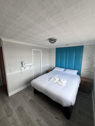 Double Bedroom with Bathroom Main Photo
