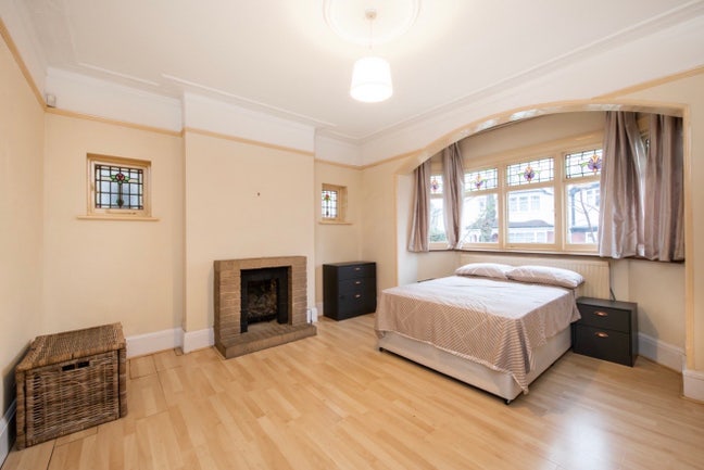 Spacious Double Room |Modern House with Garden😍🏡 Main Photo