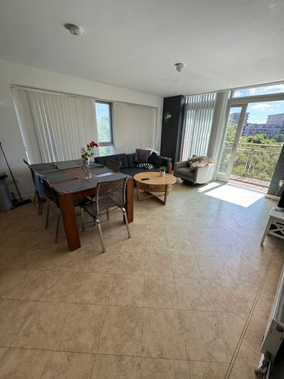 High-End 3 Bedroom Flat with Living Room & Balcony Main Photo