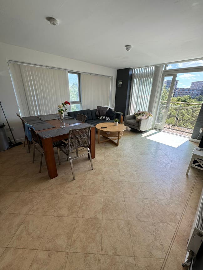 High-End 3 Bedroom Flat with Living Room & Balcony Main Photo