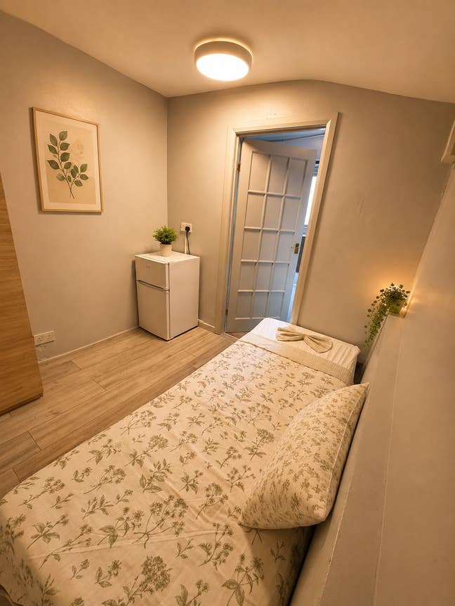Canning Town Ensuite Room | &pound;780 | 0 Deposit Main Photo
