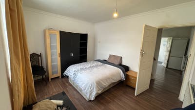 Large double room for rent bills included  Main Photo