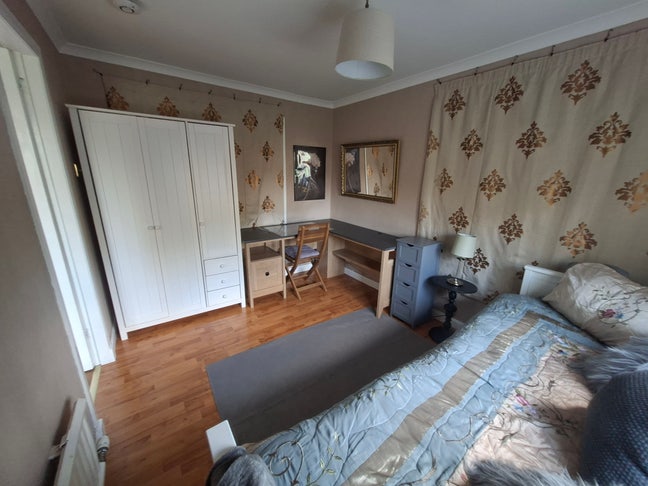 Fresh, quiet Double room with study space, Torbrex Main Photo