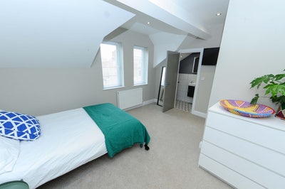 Fantastic Modern En-Suite Room Main Photo