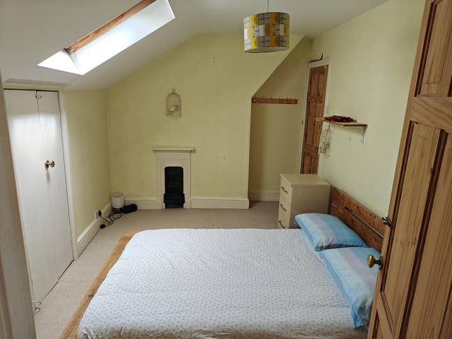 Top Floor with 3 Separate Rooms including Ensuite Main Photo