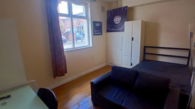 ST6/Burslem. Large Double + TV + Sofa. Parking Main Photo
