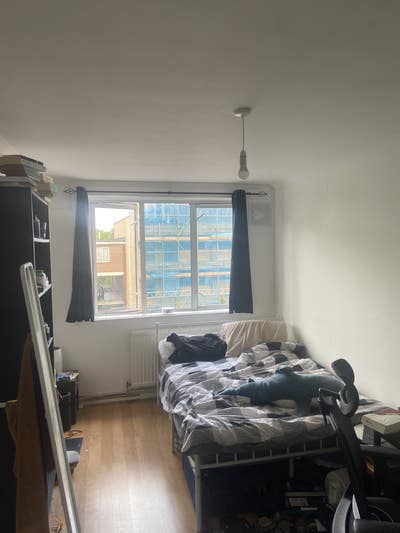 Spacious double room in Stepney Green Main Photo