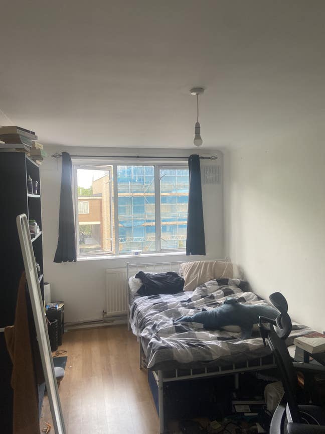Spacious double room in Stepney Green Main Photo