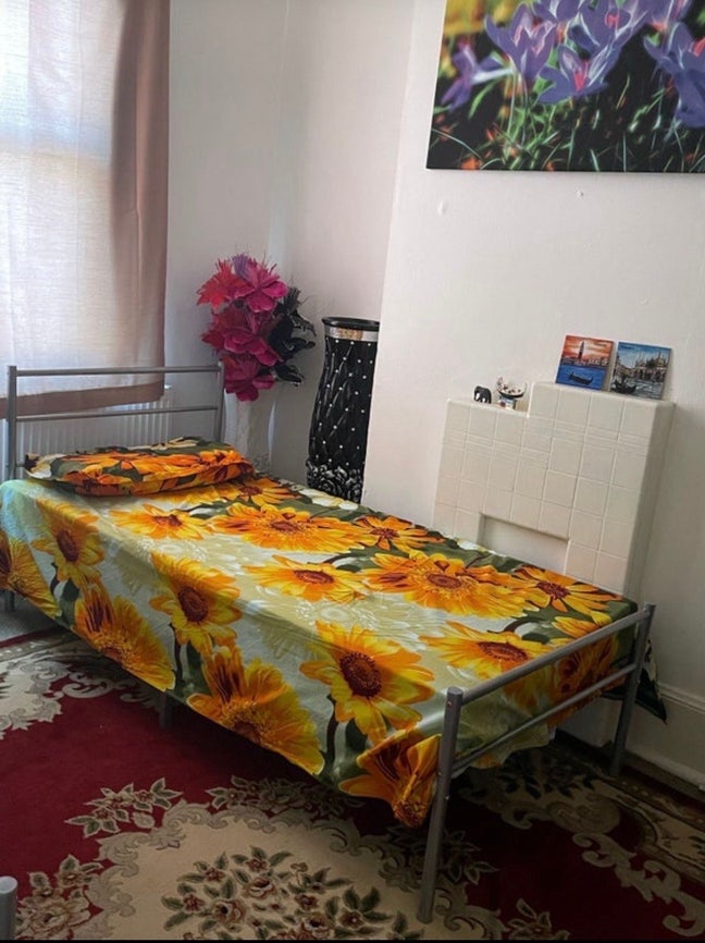 Single bed in 2 bed room available  Main Photo