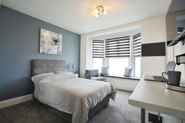 Large Double room with ensuite bathroom Main Photo
