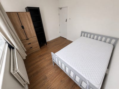 ⭐Bills Included | Zero deposit | Central Living  Main Photo