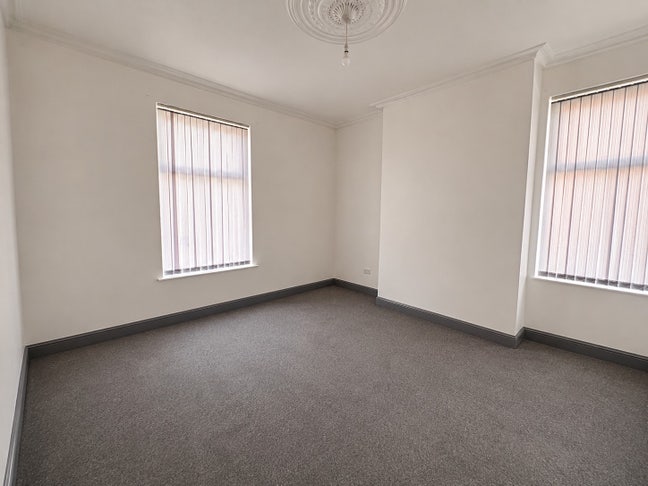 Spacious Available – Preston Main Photo
