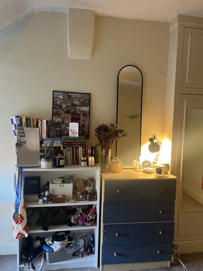 Double En-suite room in west dids! Main Photo
