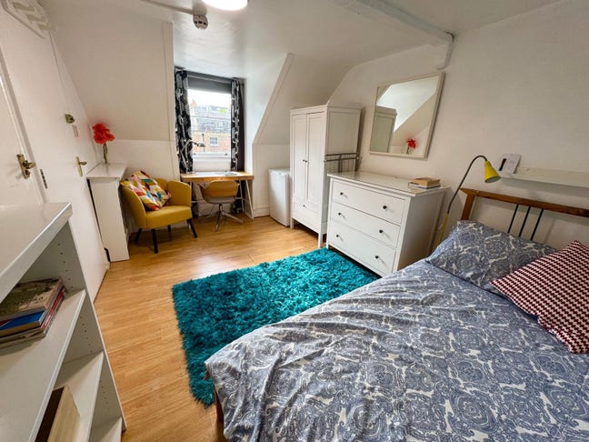 Beautiful En-Suite with All Bills Included! Main Photo